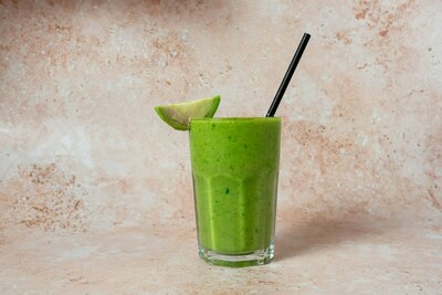 Avocado, Spinach, Spirulina, Basil, Apple and Lime