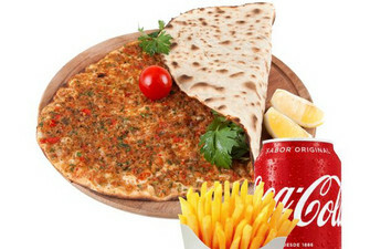 Lahmacum con patatas y refresco
