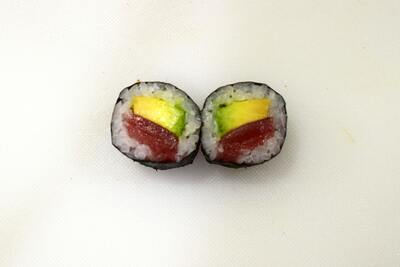 MAKI ATUN CON AGUACATE
