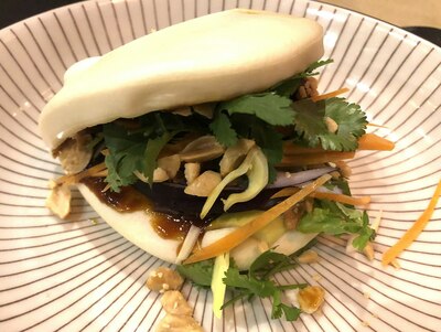 64 Bao Thai relleno de carrilera cerdo (2piezas)