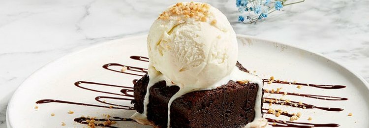 BROWNIE AND ICE CREAM