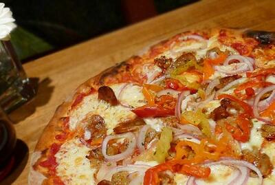 Vegan Salsiccia Pizza