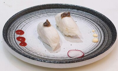 S3A. Nigiri Pez Mantequilla con Salsa Trufa