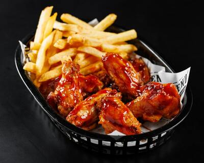 BBQ Wings with Fries