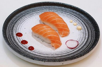 S2. Nigiri de Salmón
