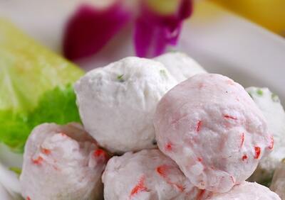 蟹黄鱼籽鲜虾球 / Fresh Shrimp Balls with Crab & Roe