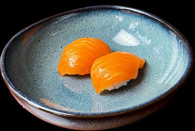 S21. Lachs Nigiri
