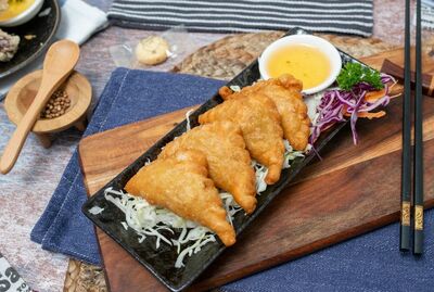 VEGETARIAN CURRY PUFF (4 pcs)