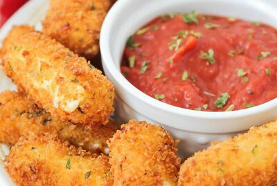 Mozzarella Sticks (6)