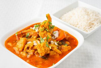 SOPA DE MONDONGO CON PATITAS DE RES