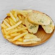 Kids Garlic Bread & Chips (2)