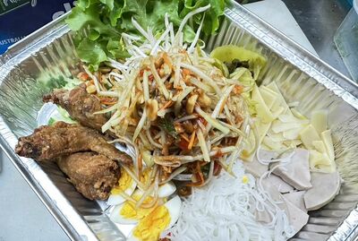 SOM TUM PATTER (Green Papaya Salad)