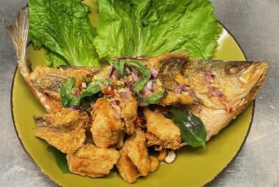 Pla Tod Samun Prai Rock Fish - ปลาทอดสมุนไพร (2.5-3LB)