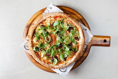 Goat Cheese and Caramelised Onion Pizza