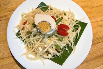 Somtum Kaikem - ส้มตำไข่เค็ม (Gluten-free)