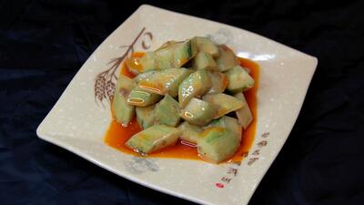 Smacked Cucumber with Sesame Paste & Chili Oil 凉拌黄瓜