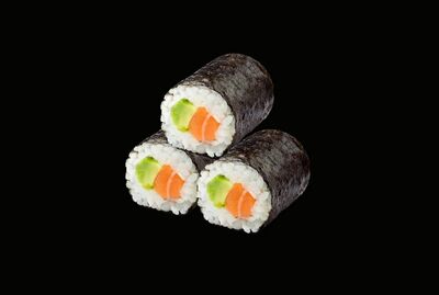 S7. Avocado Lachs Maki