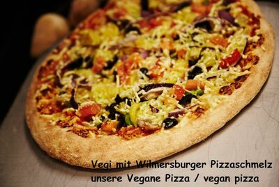 *Vegan* mit Wilmersburger Pizzaschmelz (analoger Käse)