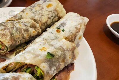 P4. Beef Rolls (2 pcs) 牛肉卷餅