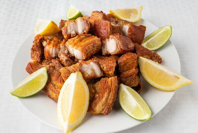 CHICHARRON DE CERDO FRITO (incluye 2 acompanantes)