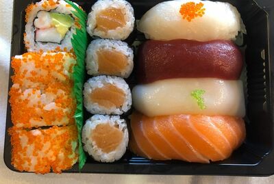 M2 SUSHI MAKI CALIFORNIA VARIADO (12 PIEZAS)