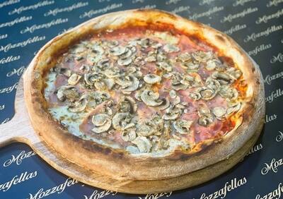 Prosciutto e Funghi Pizza