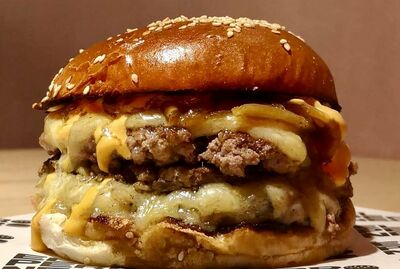 Deluxe Steak Beef Burger