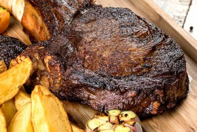 U.S Tomahawk Steak (Good for 4-5 persons)
