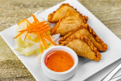 Curry Puff (4 pcs)