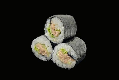 S8. Tuna Mayo Maki