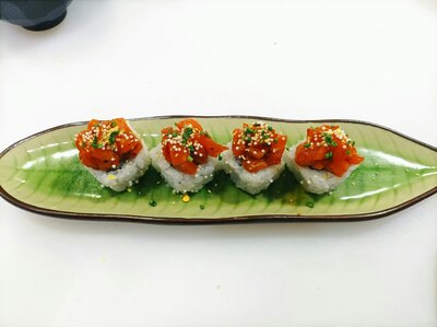 126. Spicy Salmón Roll