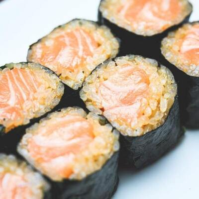 10. Sake Maki (8 pzs)