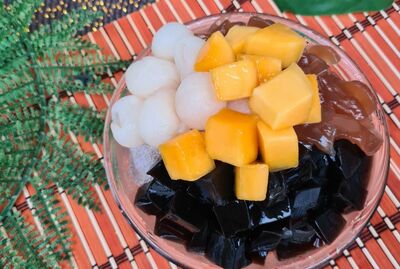 K14.   Grass Jelly Seacoconut with Longan and Mango