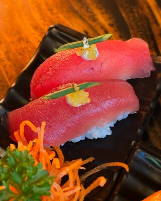 Tuna Nigiri (4) Caviar Albino